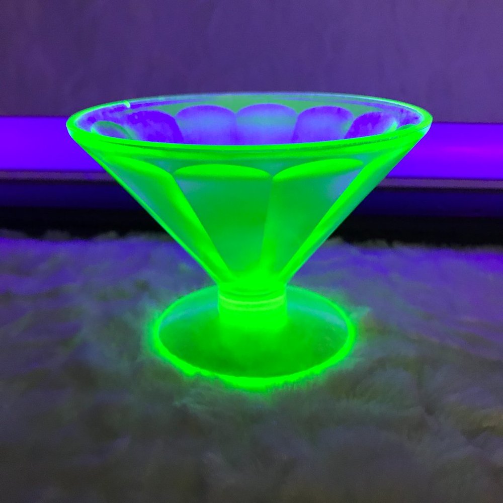 Vaseline Uranium Federal Glass teardrop  Swirl Dessert Cup #63